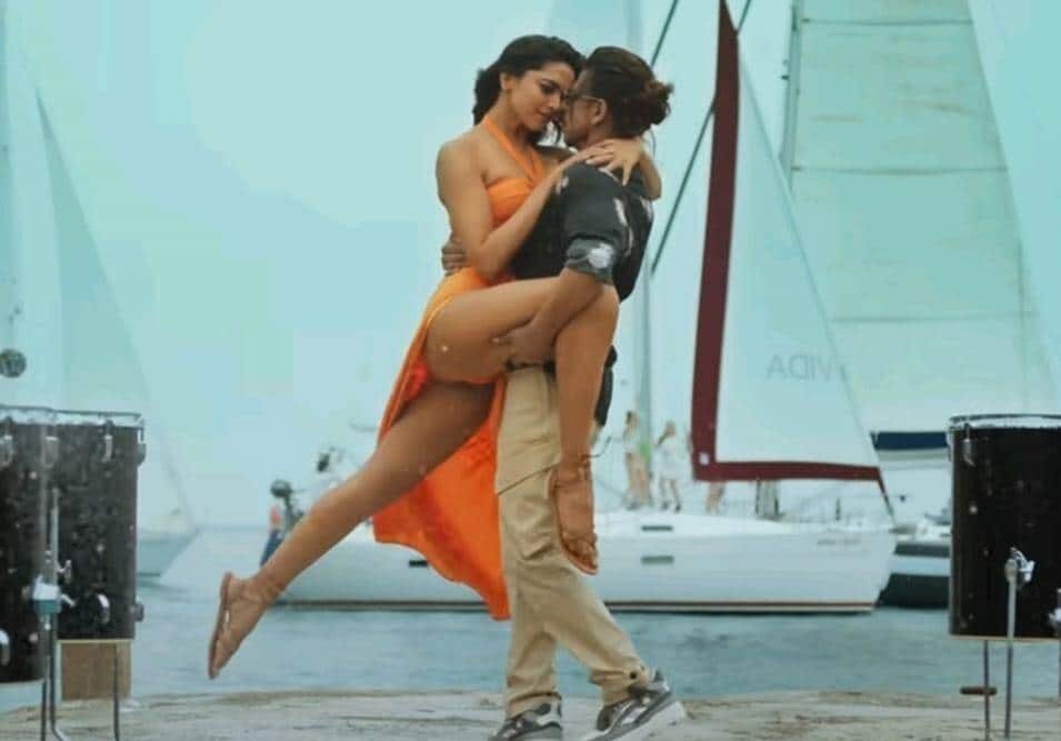 दीपिका पादुकोण की बिकिनी वाली तस्वीरें देखें